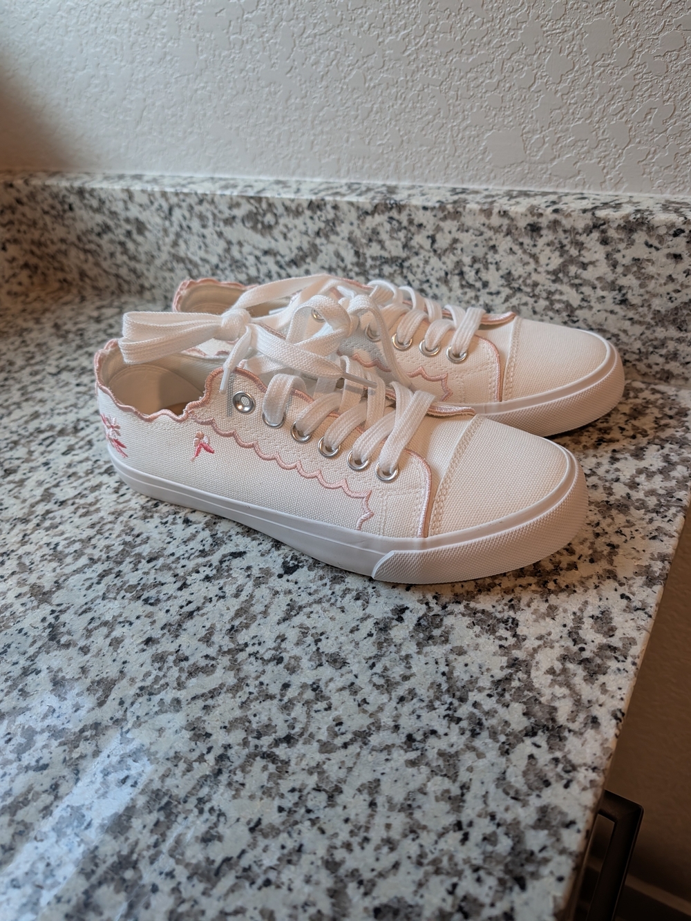 Women's Light Pink Scalloped Canvas Lace-Up Sneakers